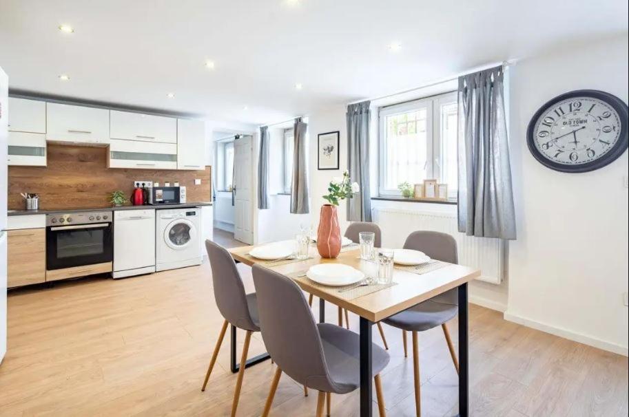 Apartment Cityscape Budget Szoevetseg 4